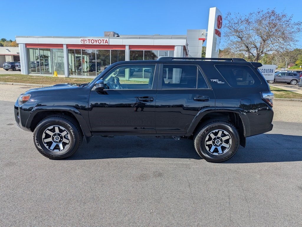 2024 Toyota 4Runner TRD Off-Road photo 2