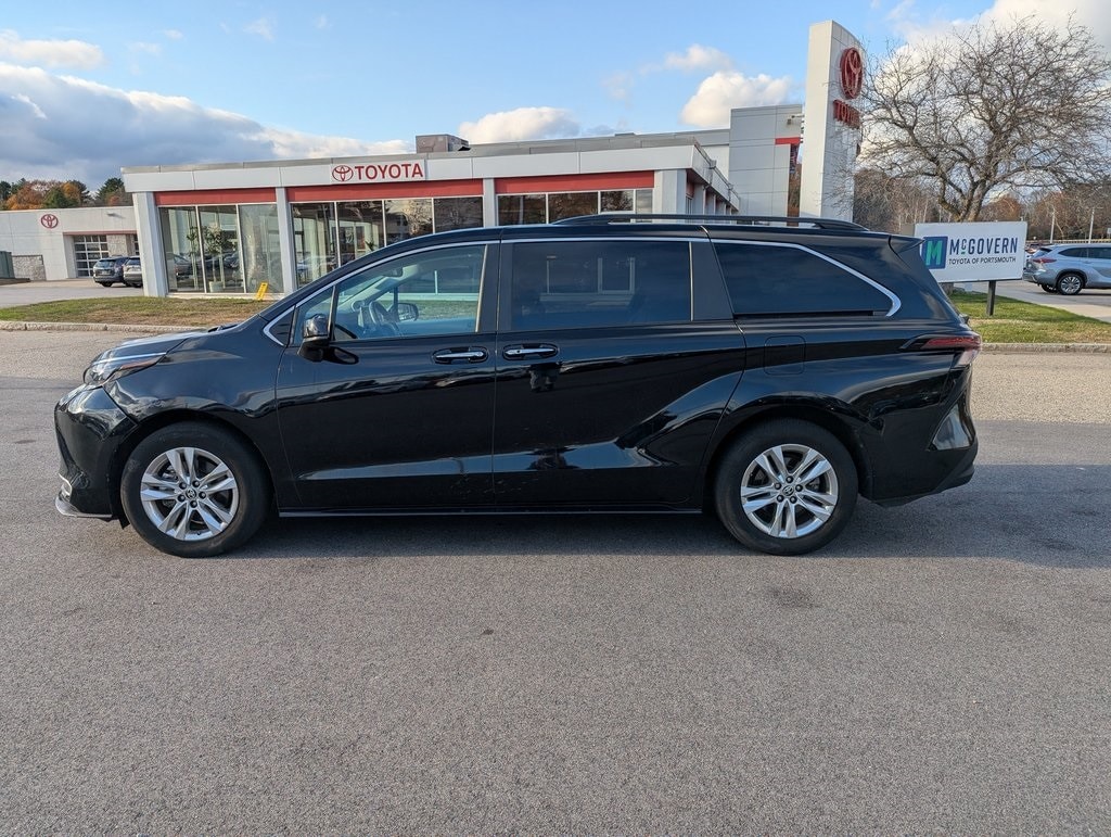 Used 2024 Toyota Sienna XLE Minivan/Van
