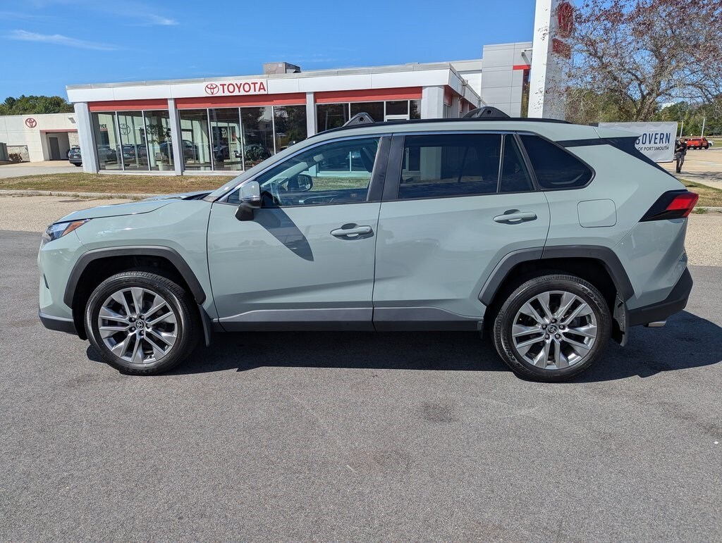 2022 Toyota RAV4 XLE Premium photo 2