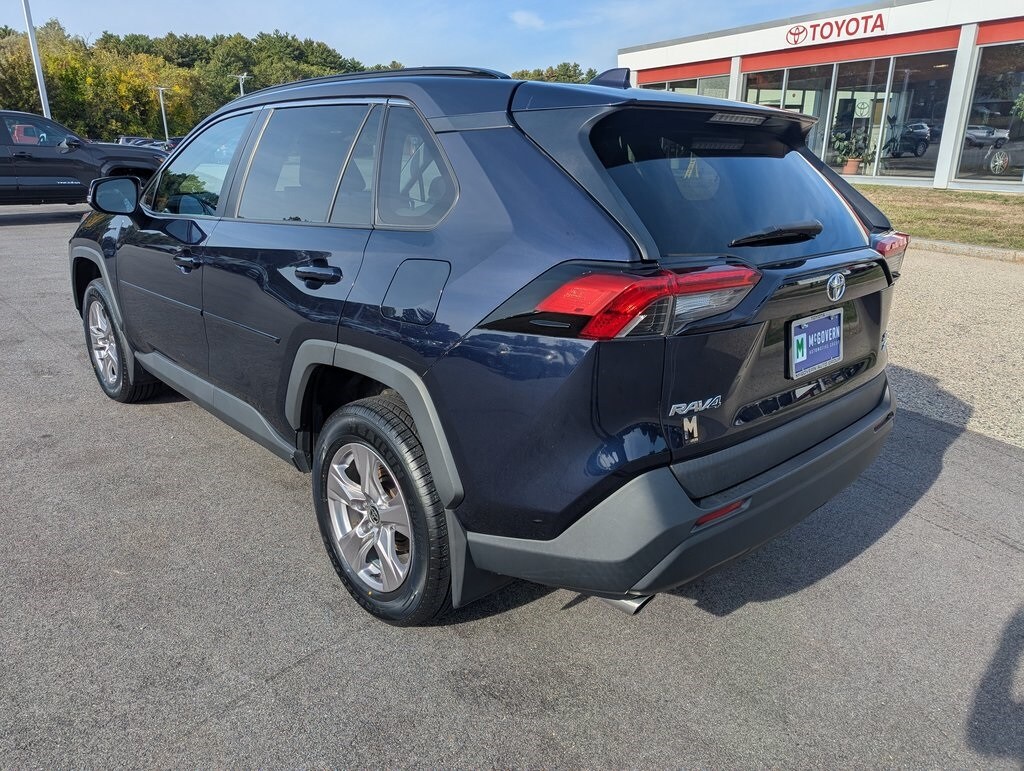 2022 Toyota RAV4 XLE photo 2
