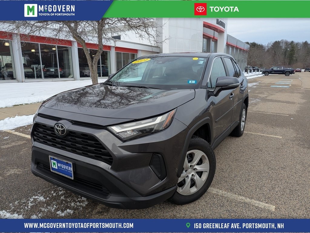 2024 Toyota RAV4 LE's photo