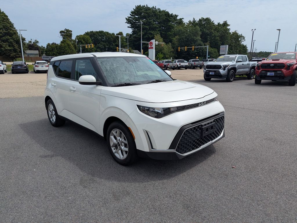 2023 Kia Soul LX - Photo 8