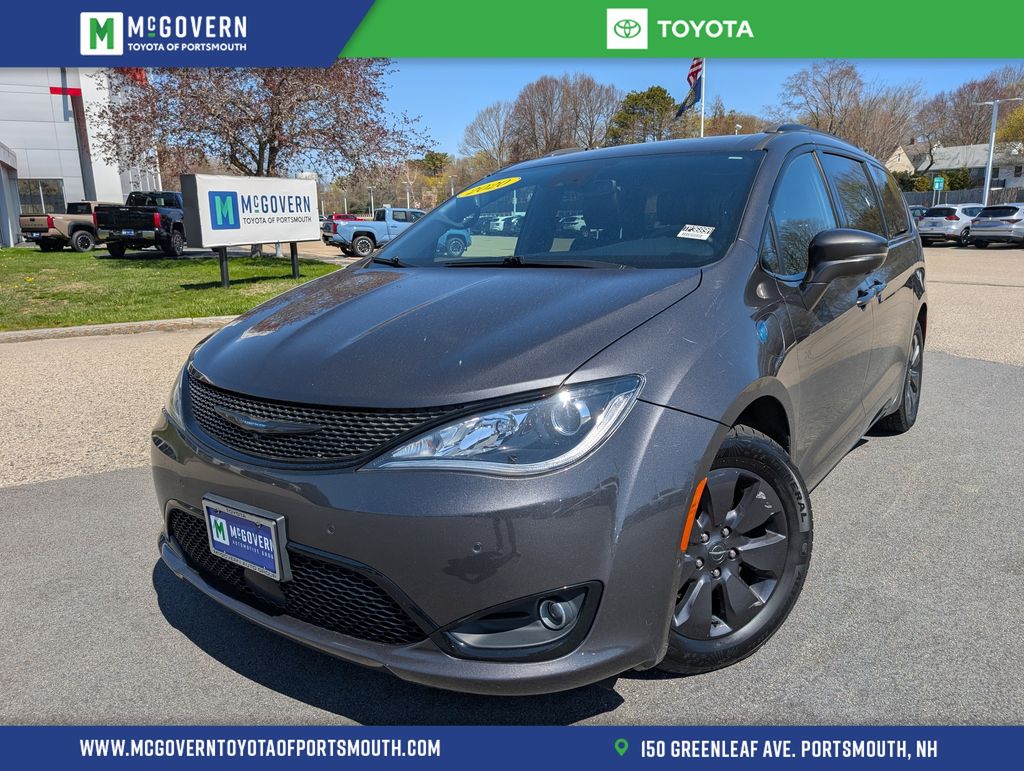 2020 Chrysler Pacifica Hybrid Limited's photo