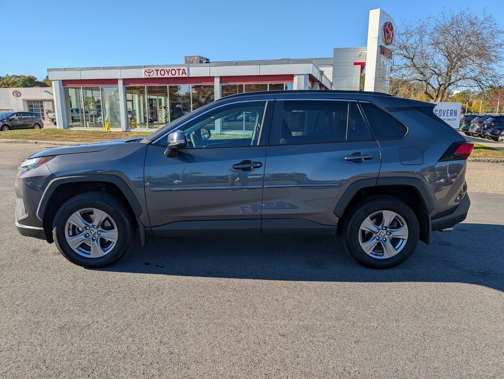 2024 Toyota RAV4 XLE photo 2