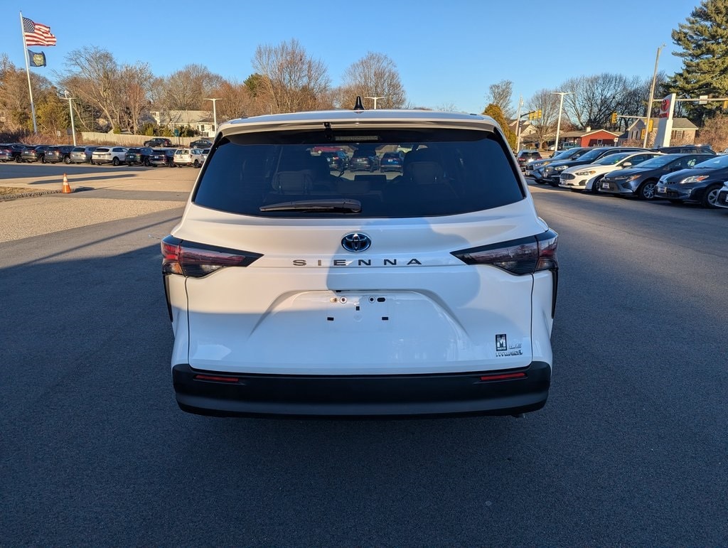 Used 2024 Toyota Sienna LE Minivan/Van