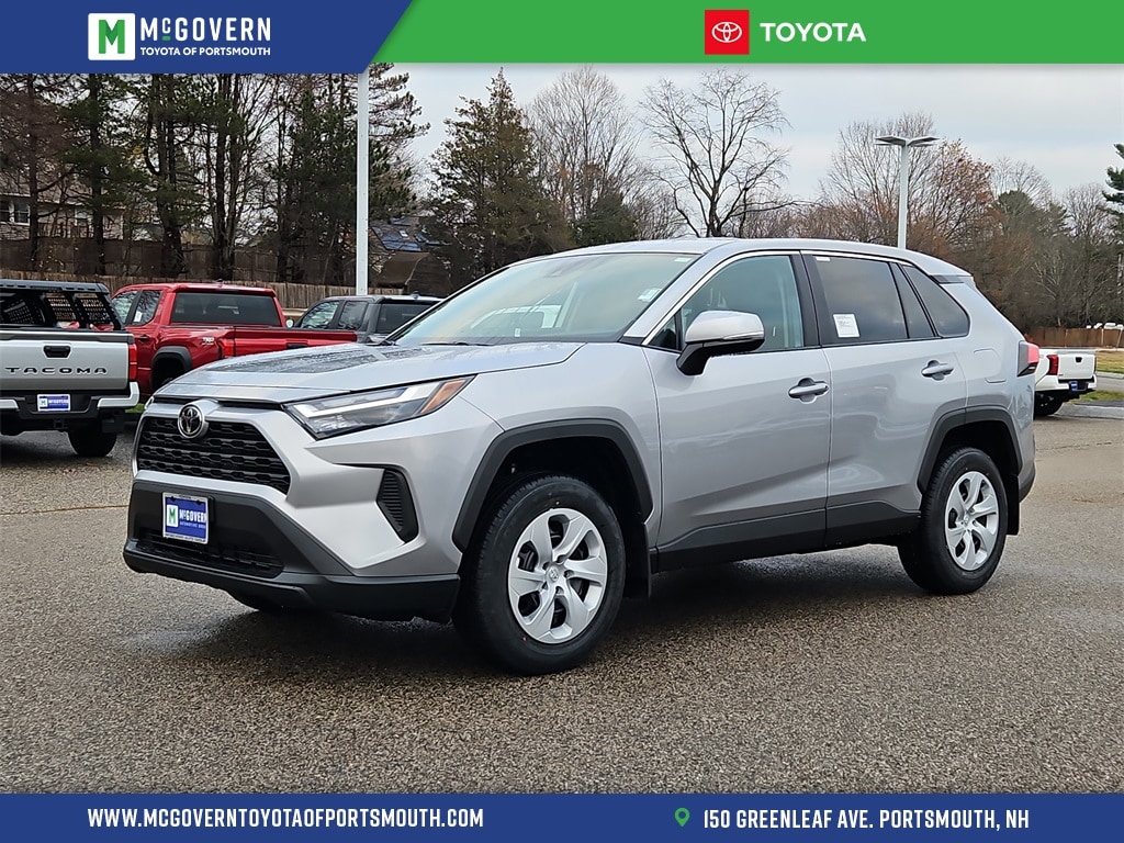 2025 Toyota RAV4 LE's photo