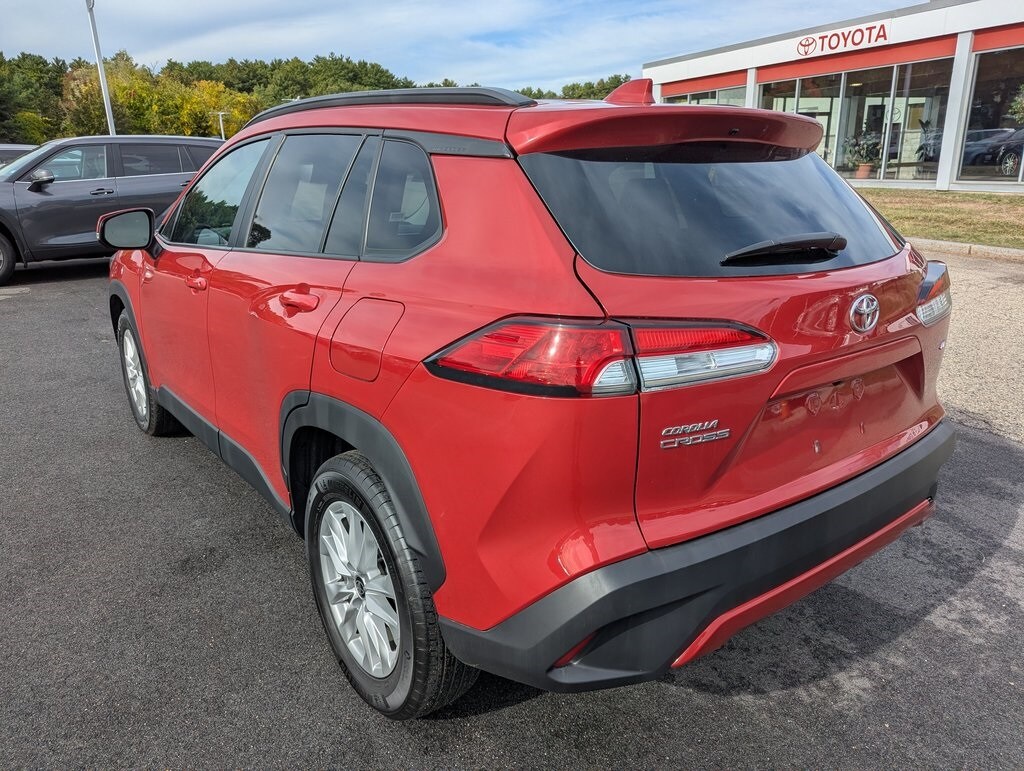 2024 Toyota Corolla Cross LE photo 3