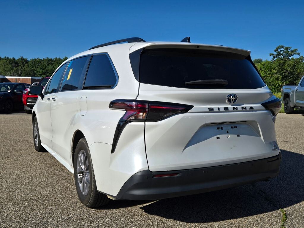 Used 2023 Toyota Sienna XLE Minivan/Van