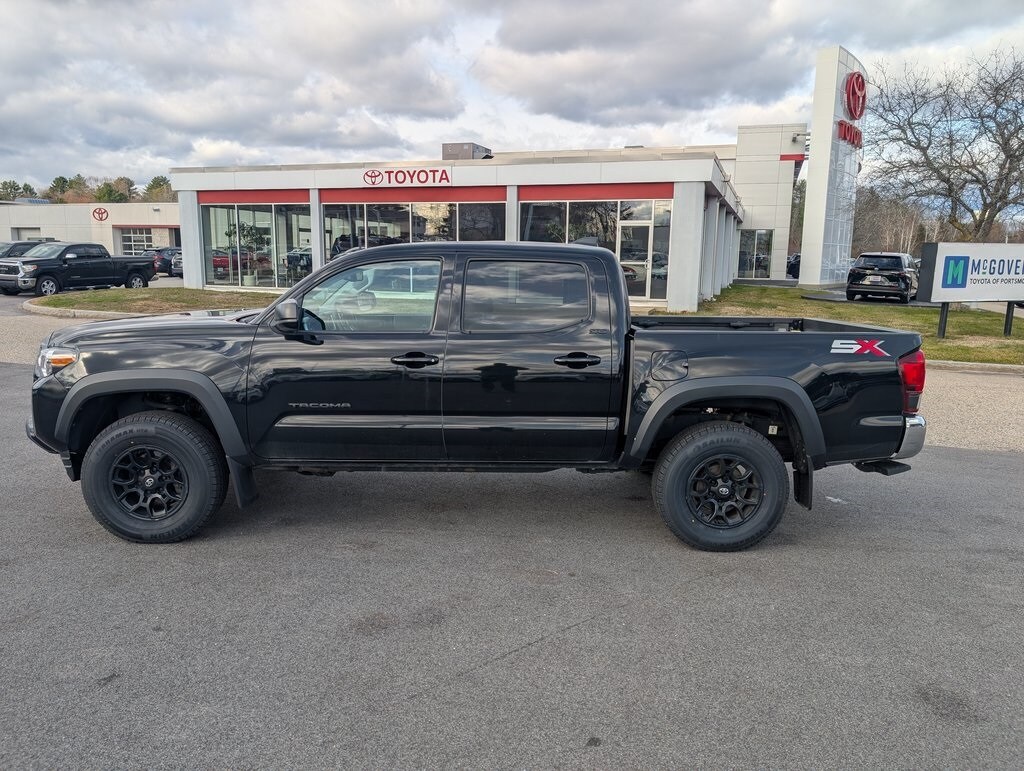 2023 Toyota Tacoma SR5 photo 2