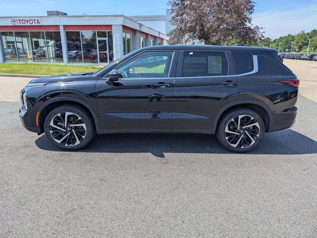 2024 Mitsubishi Outlander SE - Photo 2