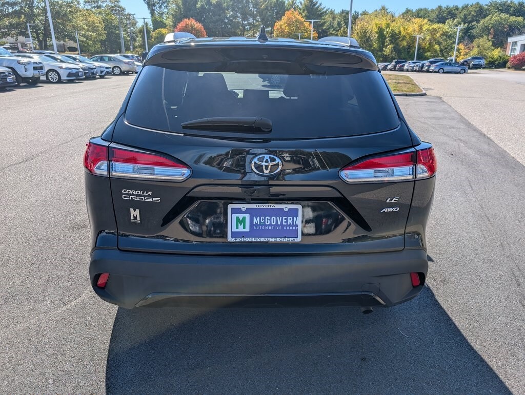 2022 Toyota Corolla Cross LE photo 2