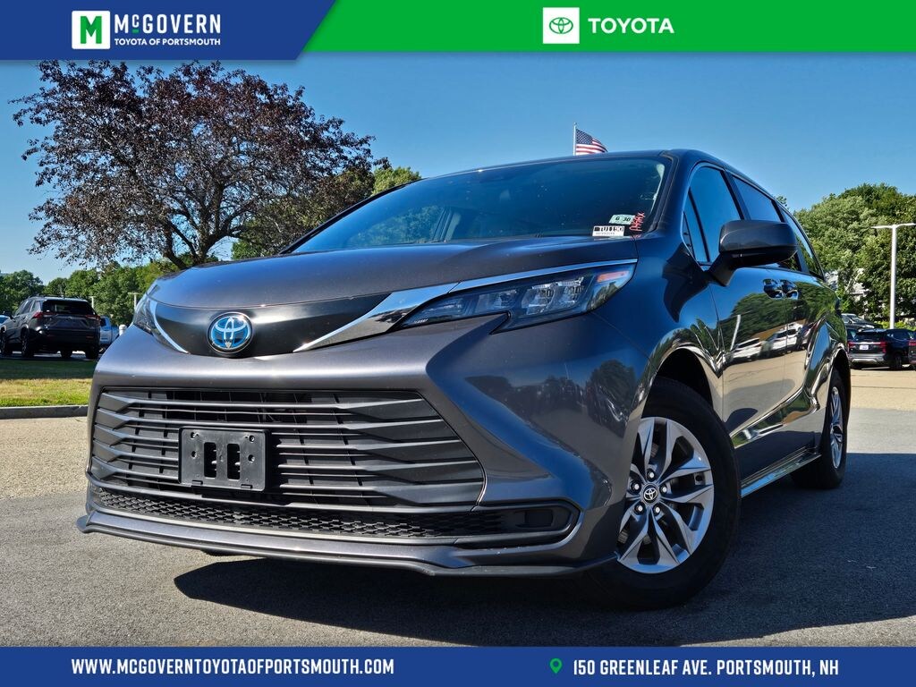 Used 2025 Toyota Sienna LE Minivan/Van