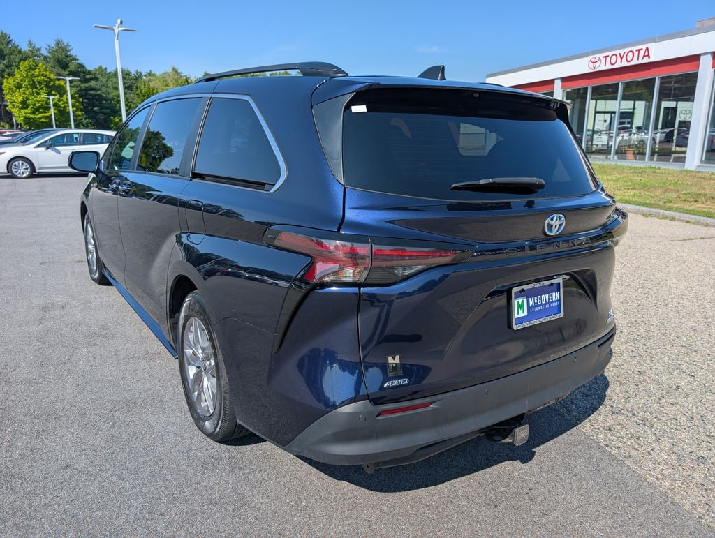 Used 2024 Toyota Sienna XLE Minivan/Van