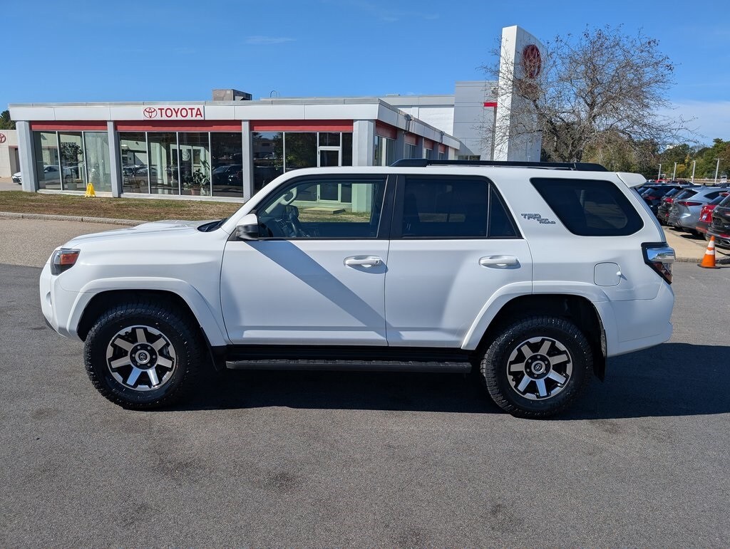 2024 Toyota 4Runner TRD Off-Road photo 2