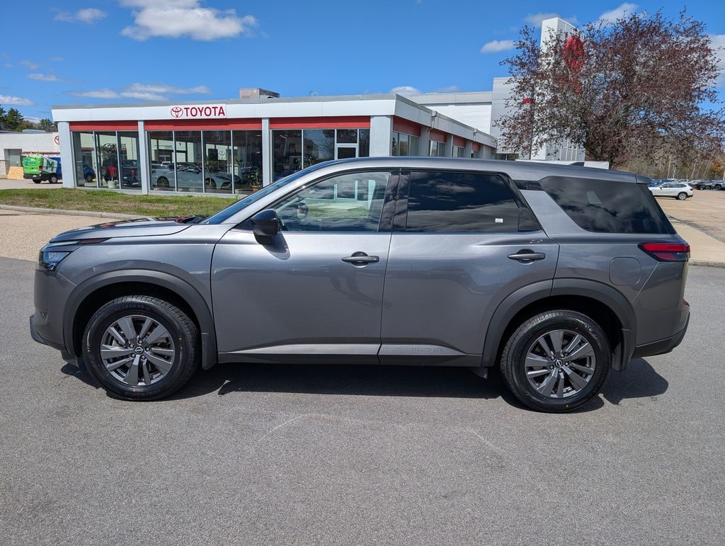 Used 2024 Nissan Pathfinder S SUV