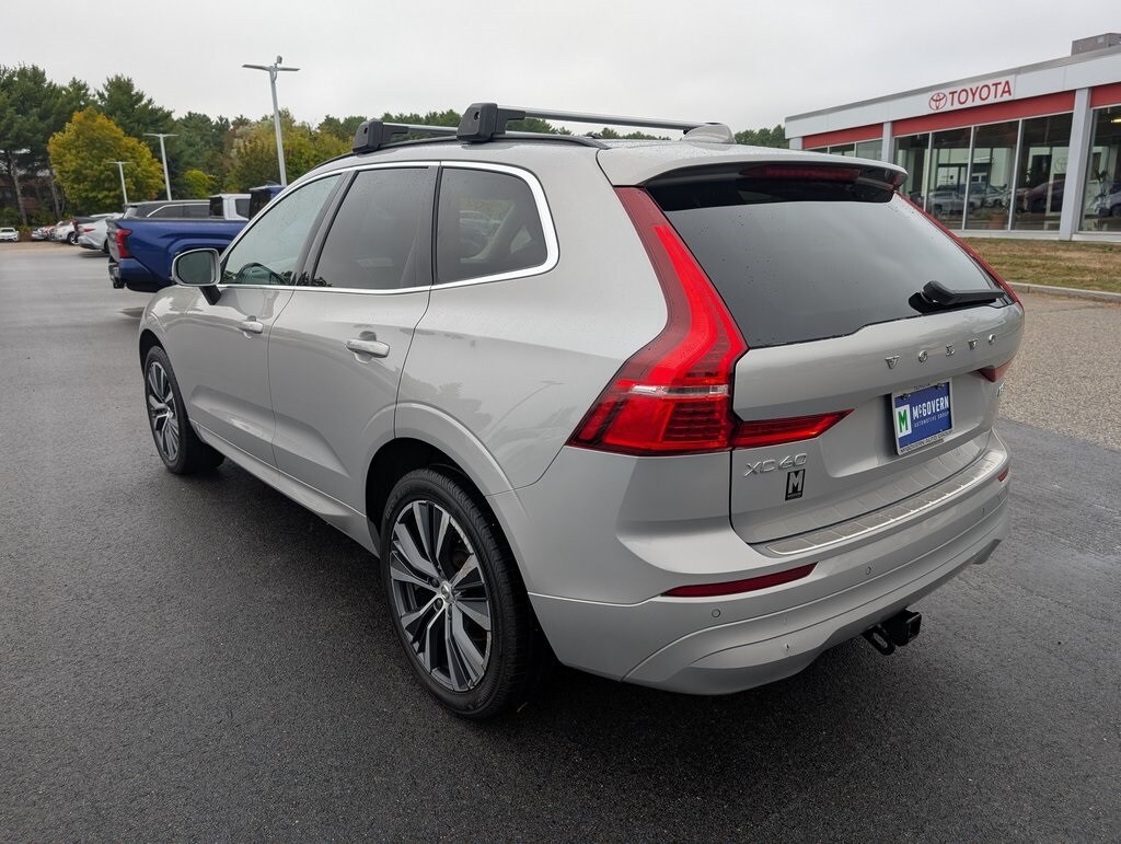 2022 Volvo XC60 B5 Momentum photo 3