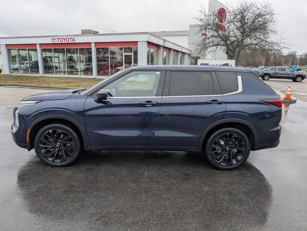 Used 2022 Mitsubishi Outlander SE SUV