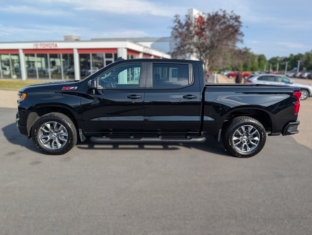 2025 Chevrolet Silverado 1500 RST photo 2