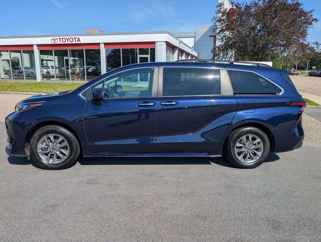 Used 2024 Toyota Sienna XLE Minivan/Van