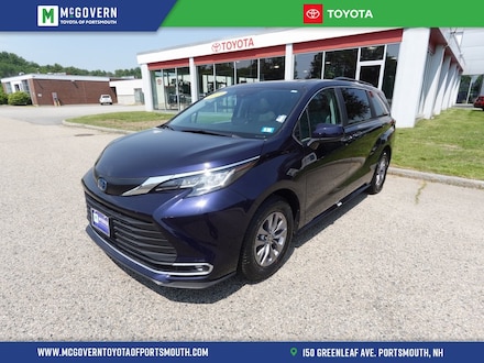 2023 Toyota Sienna XLE Minivan/Van