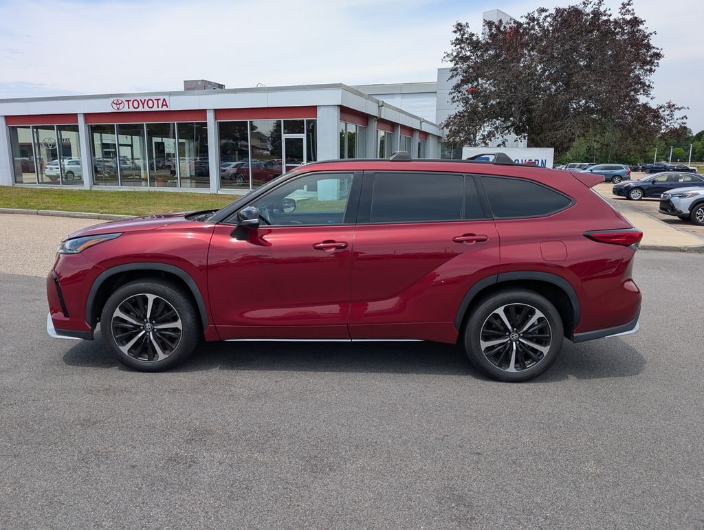 Used 2021 Toyota Highlander XSE SUV