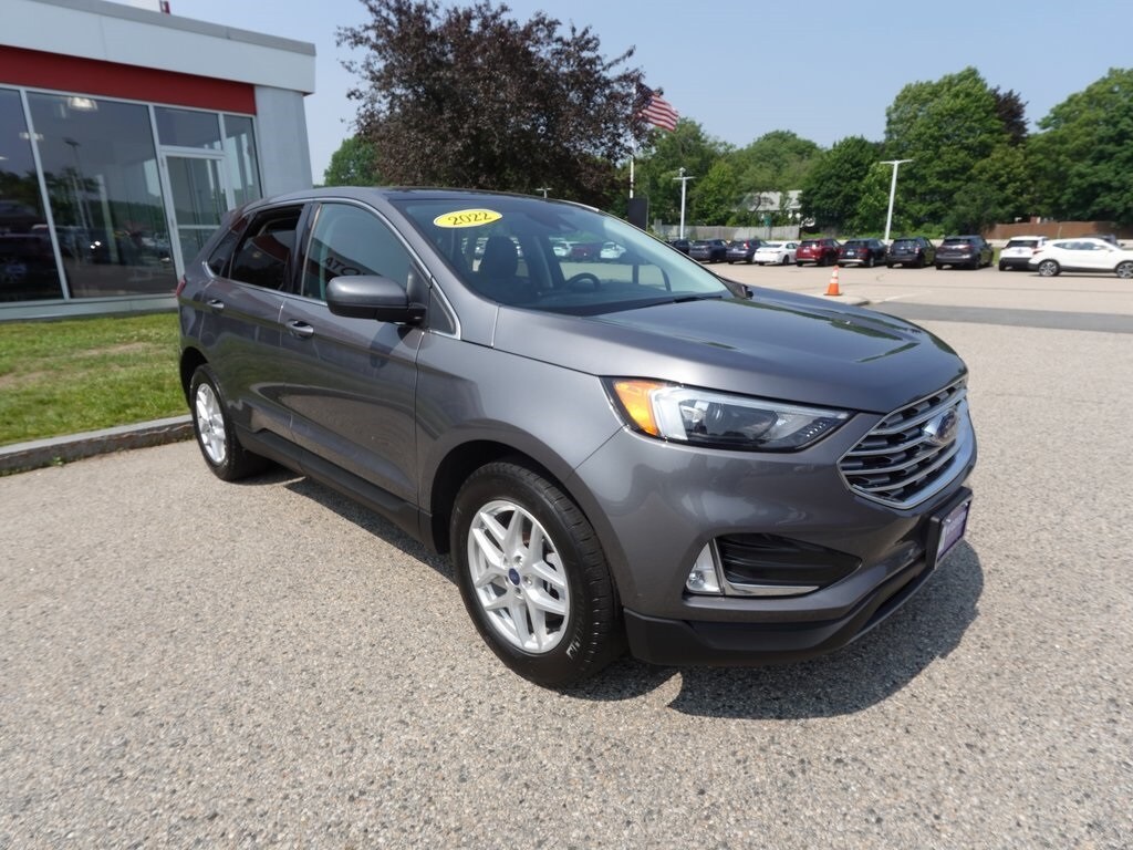 2022 Ford Edge SEL photo 2
