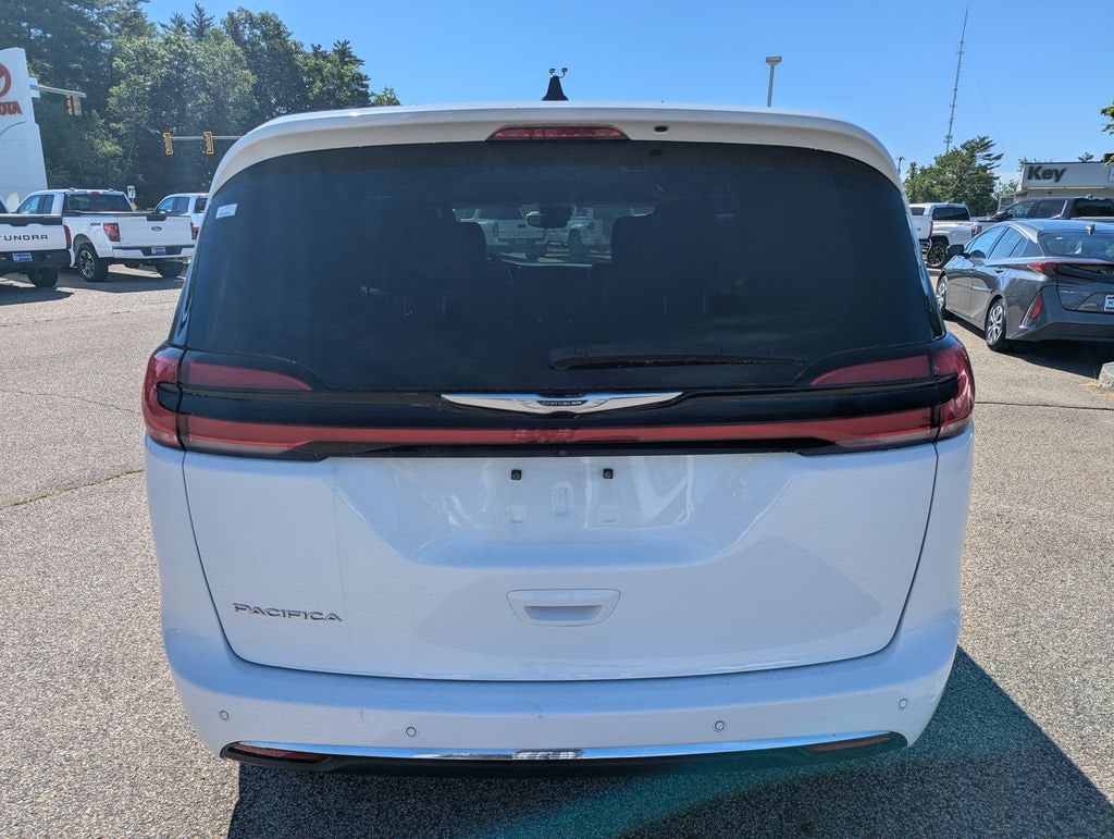 Used 2023 Chrysler Pacifica Touring L Minivan/Van