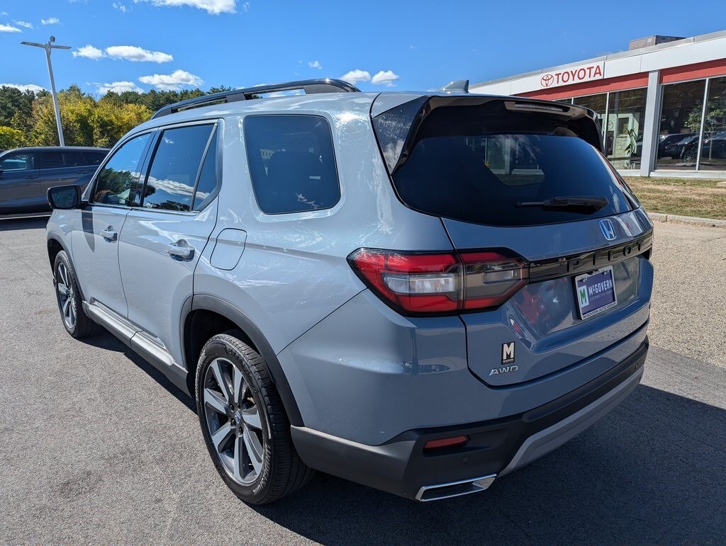 2023 Honda Pilot Touring photo 3
