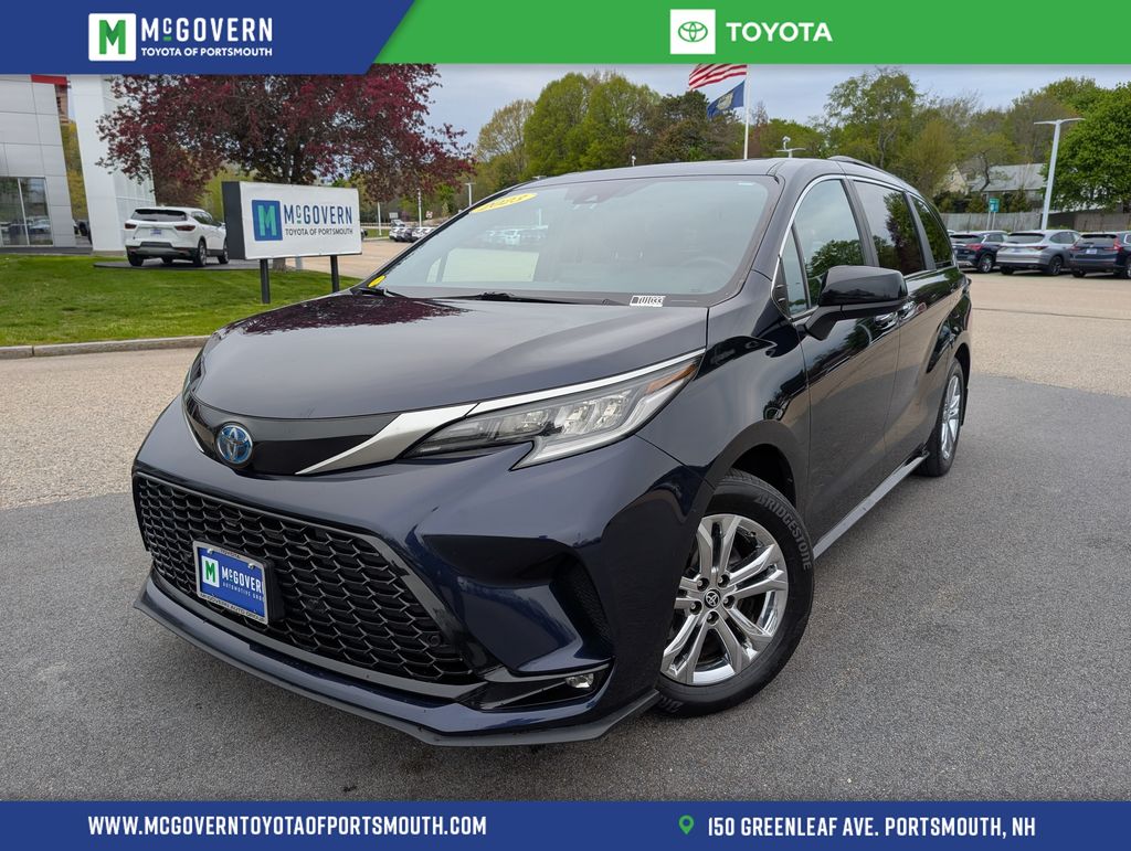 2023 Toyota Sienna XSE 7-Passenger Hybrid AWD's photo