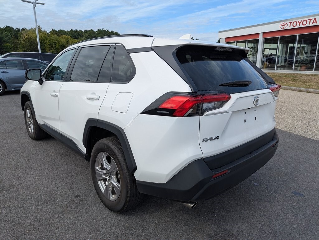 2023 Toyota RAV4 XLE photo 3