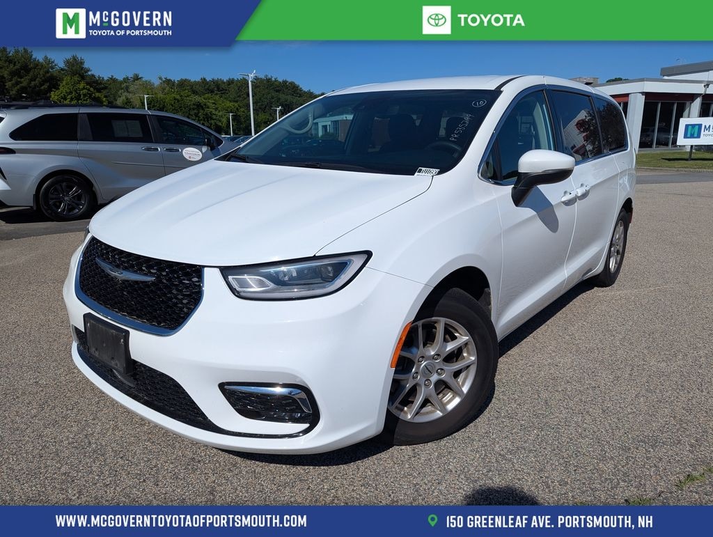 Used 2023 Chrysler Pacifica Touring L Minivan/Van