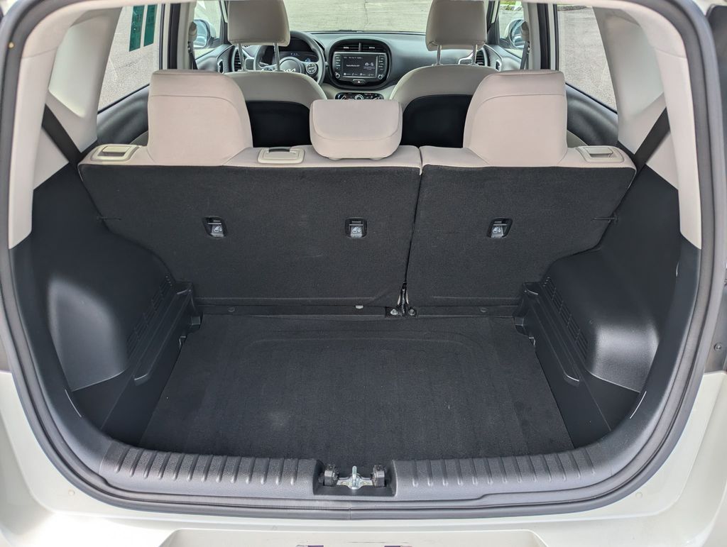 2023 Kia Soul LX - Photo 10
