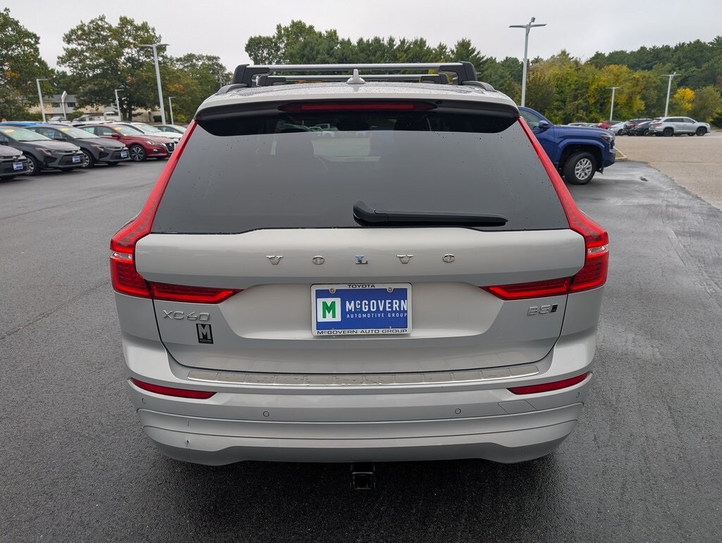 2022 Volvo XC60 B5 Momentum photo 4