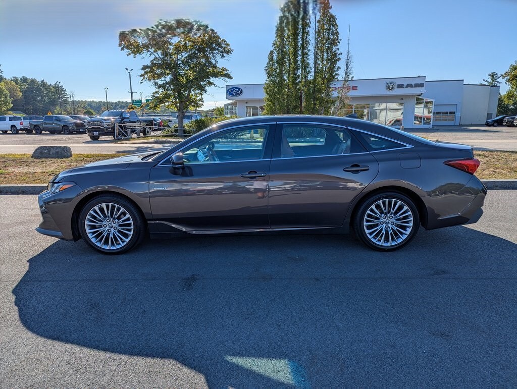 2019 Toyota Avalon Hybrid Limited photo 2