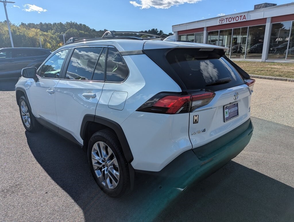 2024 Toyota RAV4 XLE Premium photo 2
