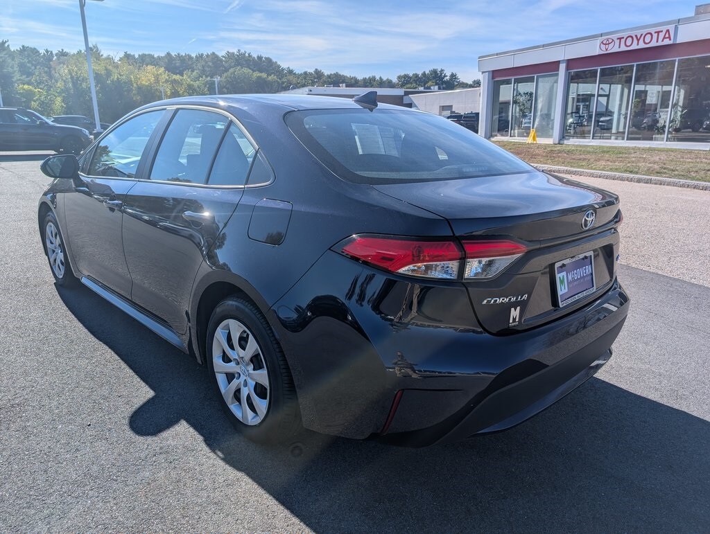 2022 Toyota Corolla LE photo 3