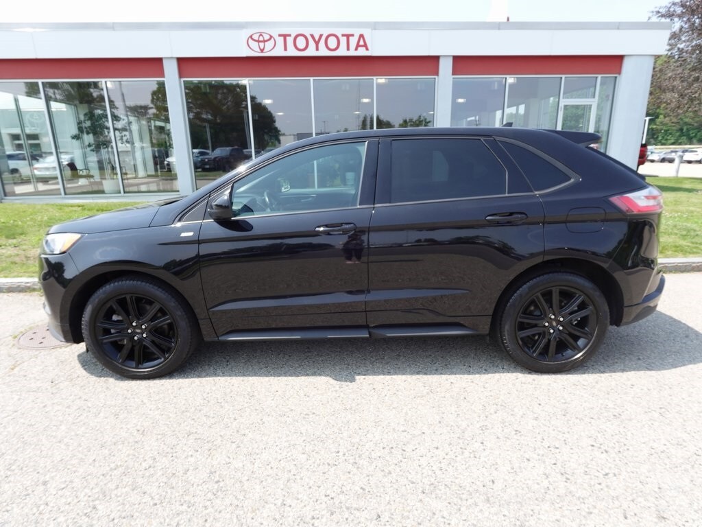 2022 Ford Edge ST photo 2