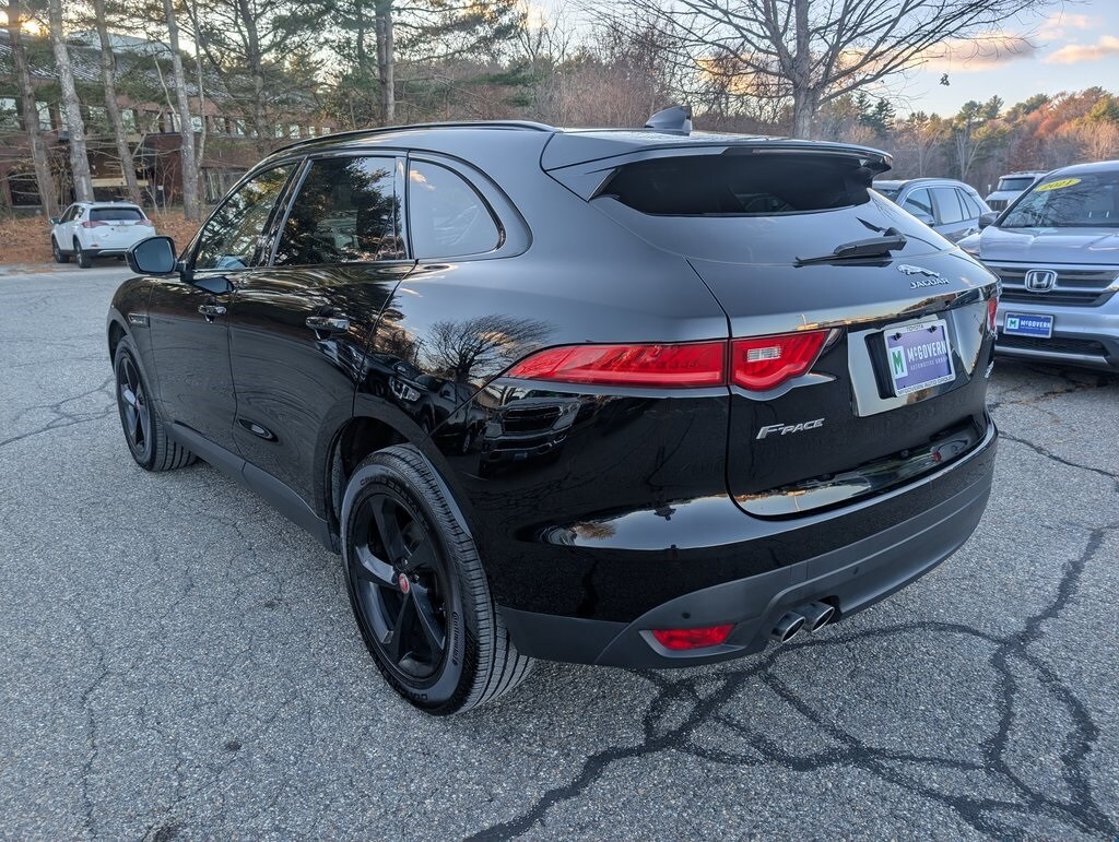 2019 Jaguar F-PACE Prestige photo 3