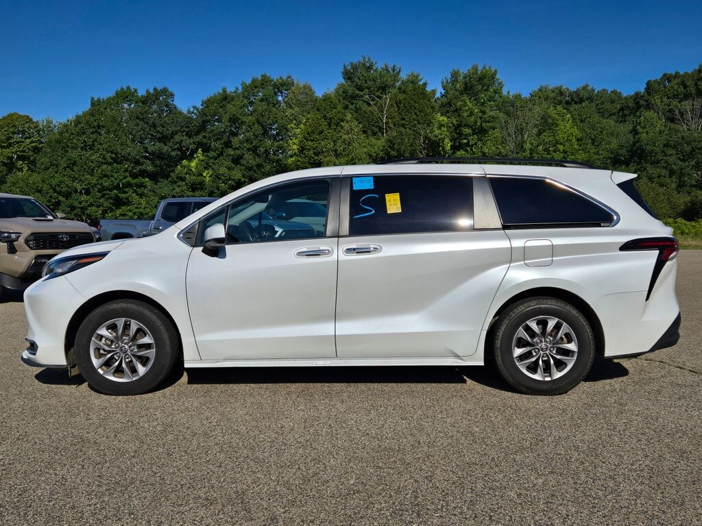 Used 2023 Toyota Sienna XLE Minivan/Van