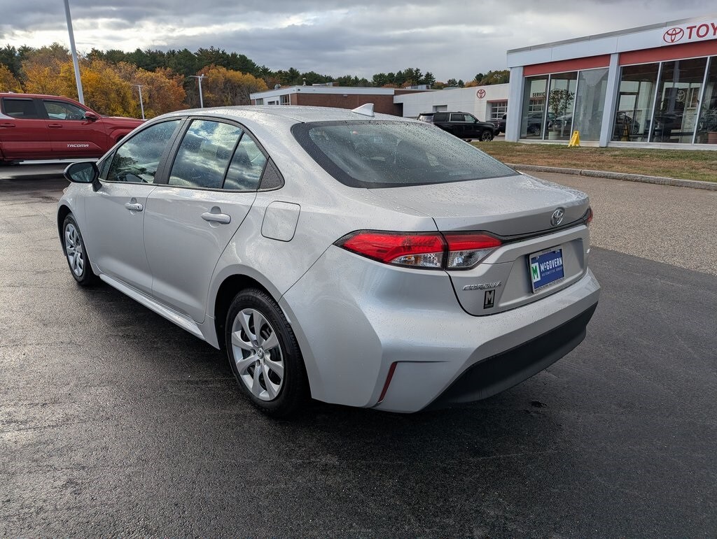 2025 Toyota Corolla LE photo 3