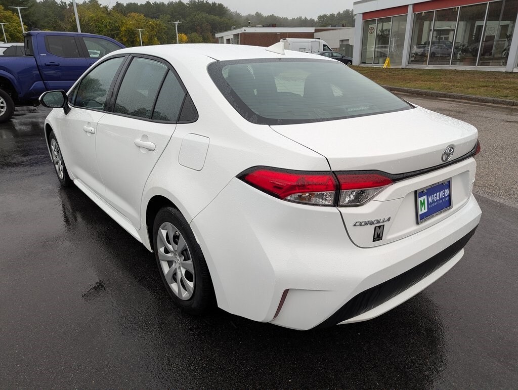 2022 Toyota Corolla LE photo 3