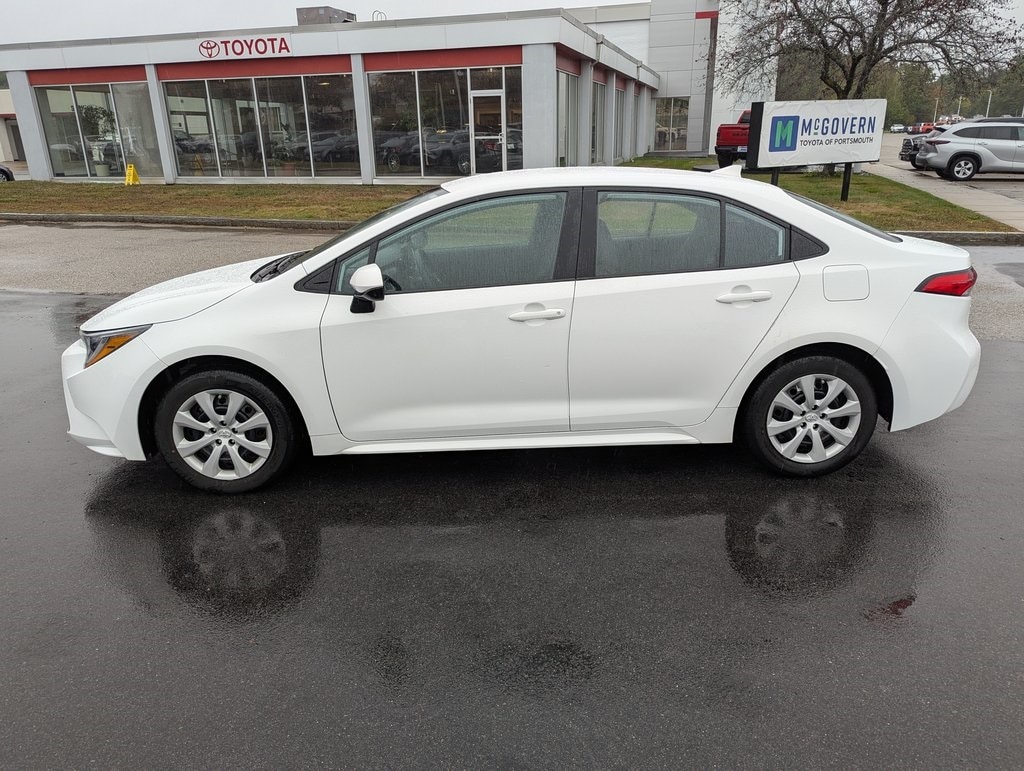 2022 Toyota Corolla LE photo 2