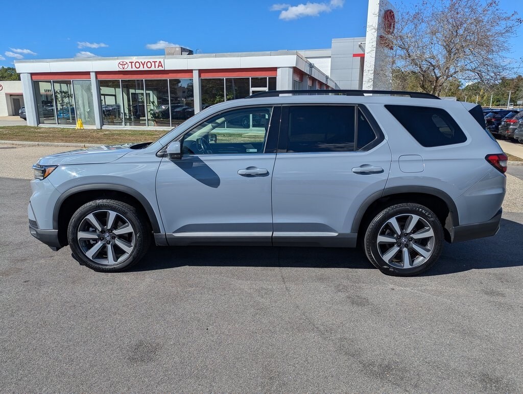 2023 Honda Pilot Touring photo 2