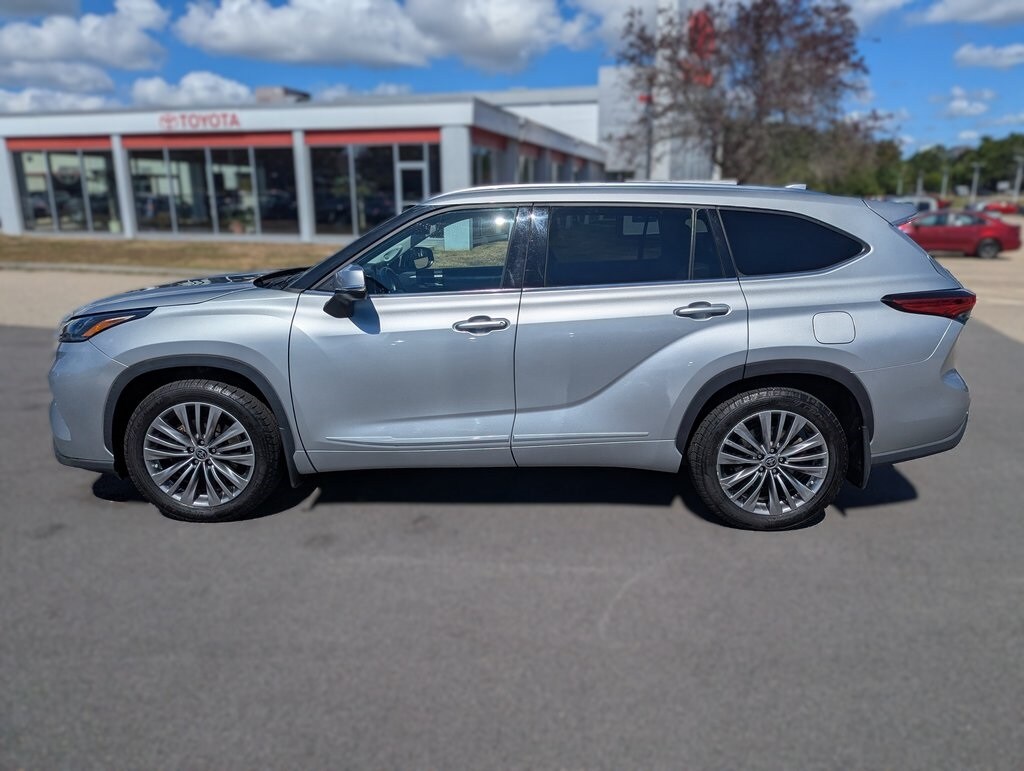 2022 Toyota Highlander Platinum photo 2