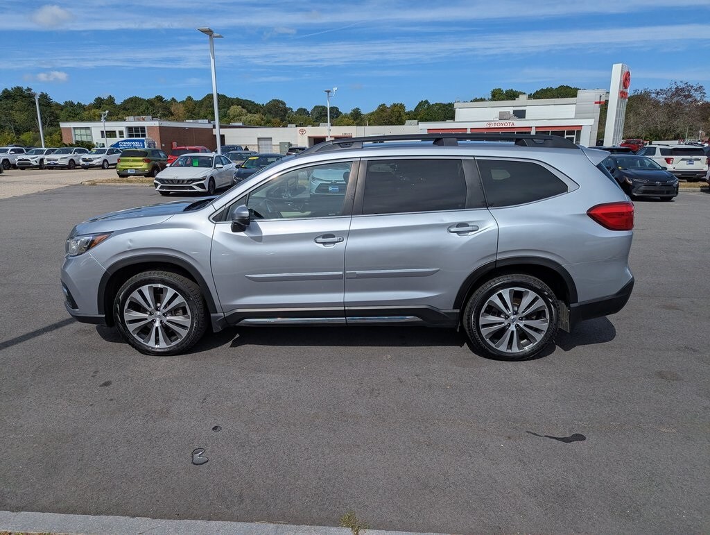2022 Subaru Ascent Limited photo 2