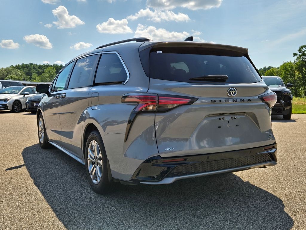 Used 2023 Toyota Sienna XSE Minivan/Van