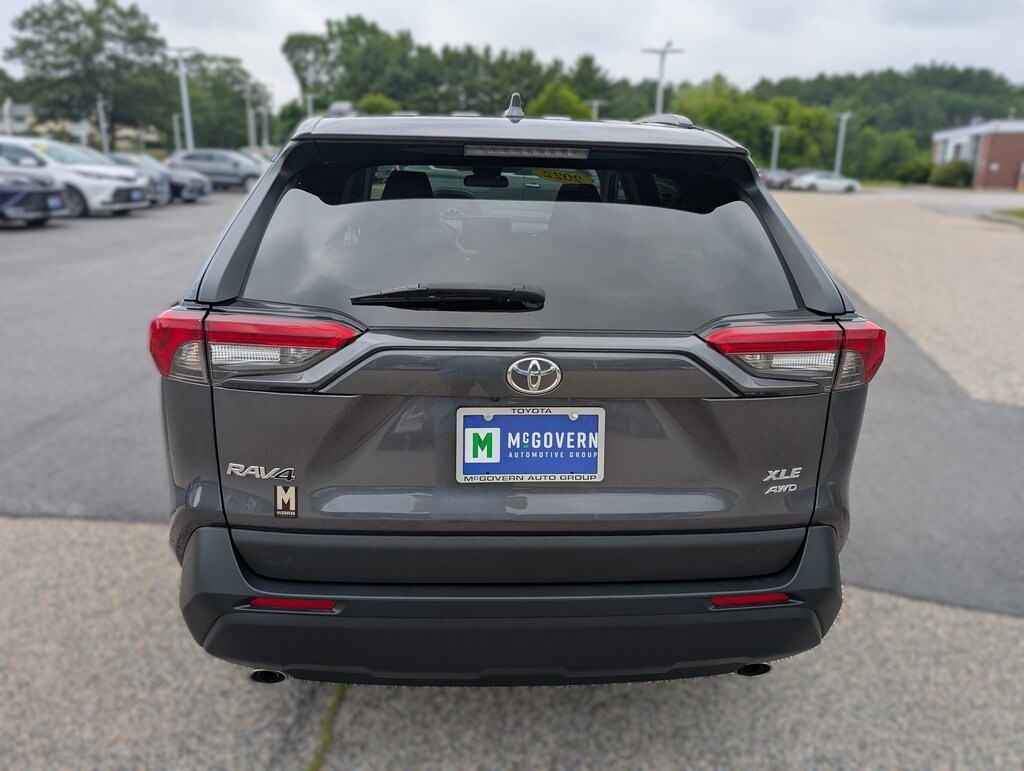 2022 Toyota RAV4 XLE photo 4