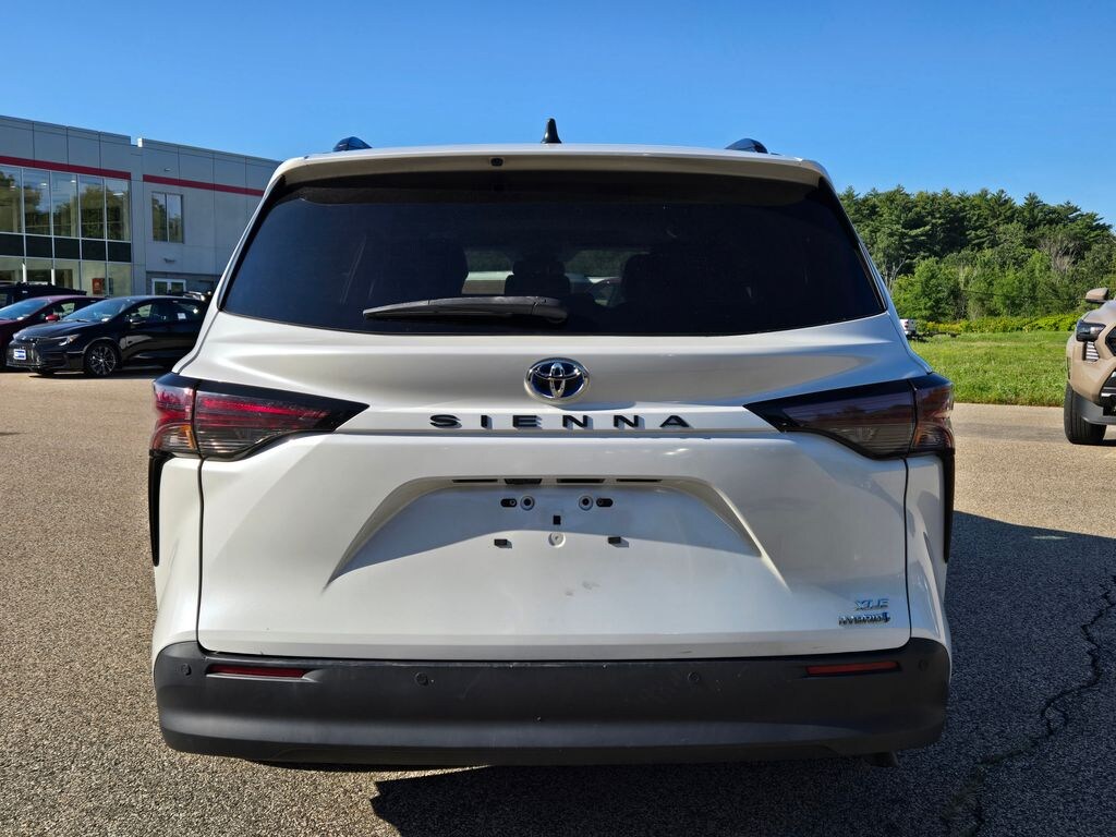 Used 2023 Toyota Sienna XLE Minivan/Van