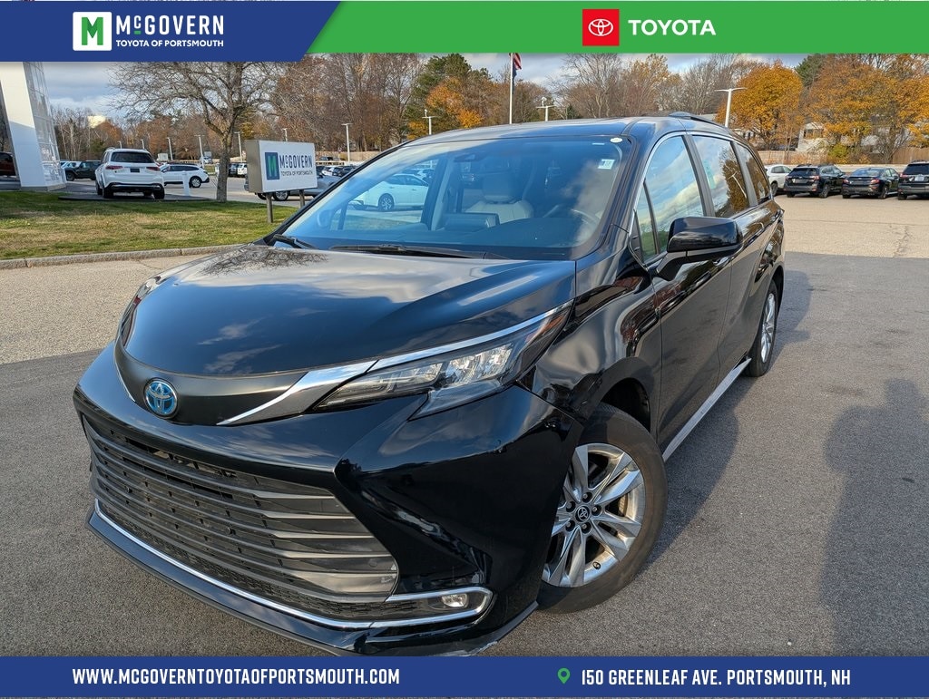 Used 2024 Toyota Sienna XLE Minivan/Van