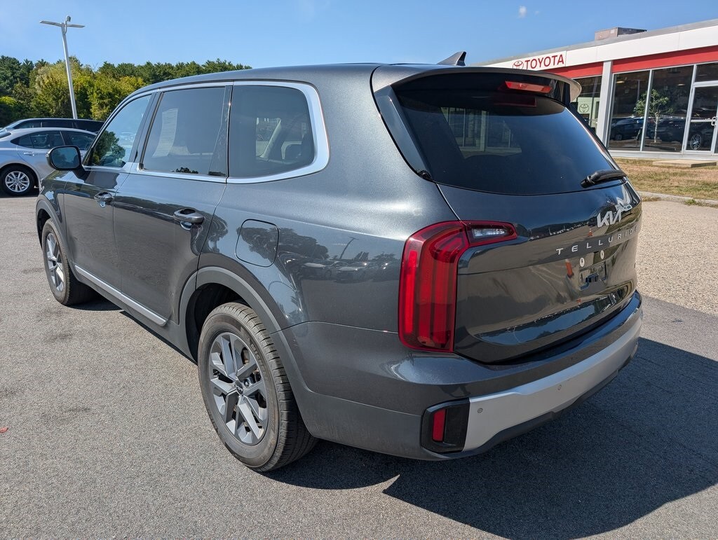 2024 Kia Telluride LX photo 2